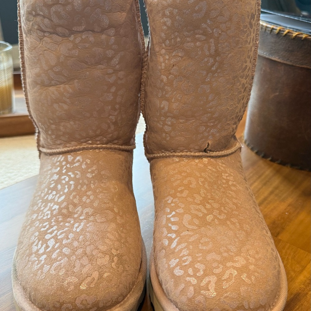UGG Classic Short Snow Leopard Boots with Suede Texture
